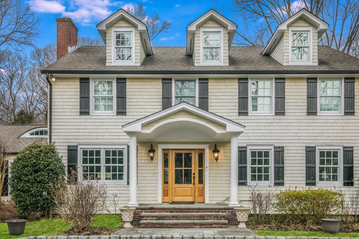 17 Mill Rd Lloyd Harbor, NY 11743