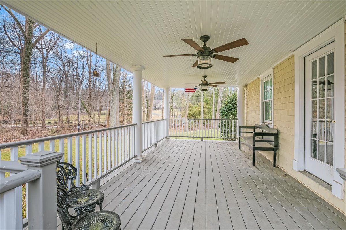 17 Mill Rd Lloyd Harbor, NY 11743